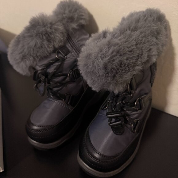 Dream Pairs Toddler Snow Boot - Size 8 - Picture 4 of 6